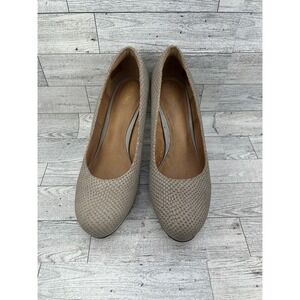 Clarks Artisan Taupe Snakeskin Textured Platform Pump Heels Round Toe Women 8.5M